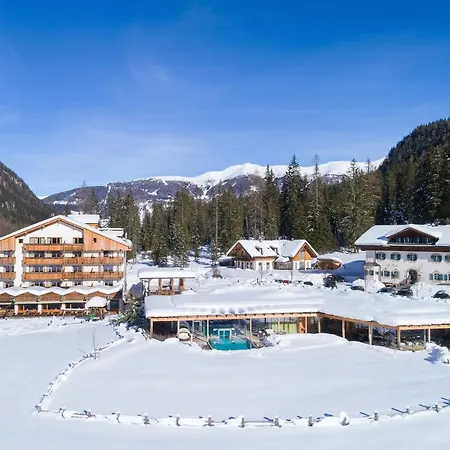 Dolomitenhof & Alte Post Hotel Sexten