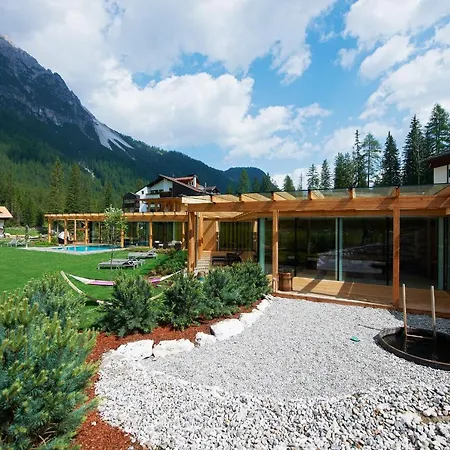 Hotel Dolomitenhof & Alte Post Sexten