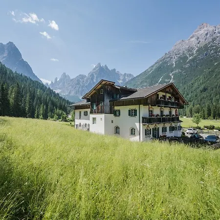 Dolomitenhof & Alte Post Hotel 4*