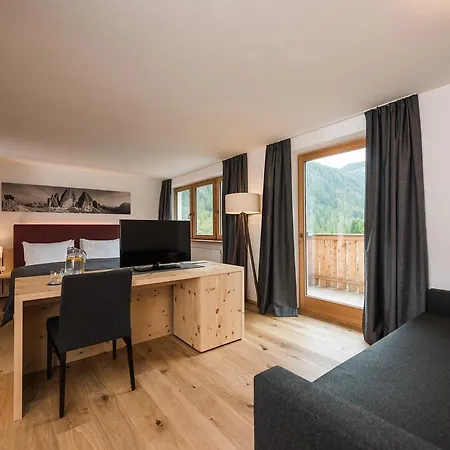Dolomitenhof & Alte Post 4*