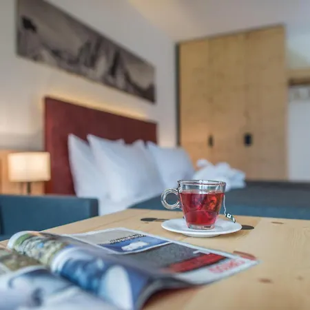 Hotel Dolomitenhof & Alte Post 4*